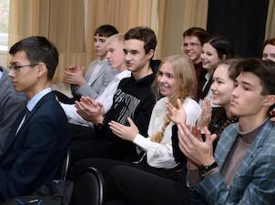Выпускники Томского государственного университета встретились с учениками балаковских атом-классов