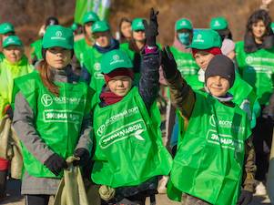 «Восточный Порт» организовал морской субботник на пляже во Врангеле