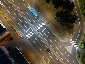 «Ленсвет» обозначил контрастным освещением около 500 пешеходных переходов