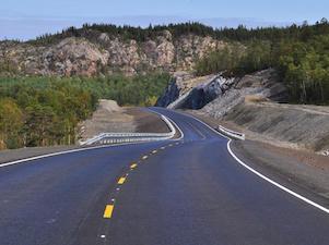 «Колу» сделают светлее на подъезде к аэропорту Мурманска