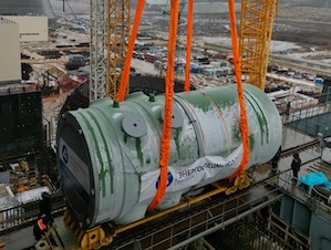 На стройплощадке Курской АЭС-2 в проектное положение установлен корпус реактора энергоблока