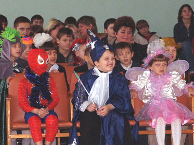 Тысяча песен подшефной школе