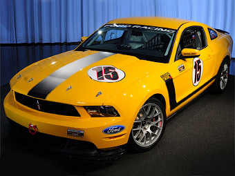 Компания Ford отправила на трек спорткупе Mustang с новым V8