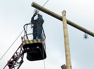 Специалисты «Колэнерго» отремонтировали муниципальную ЛЭП