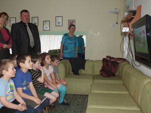 «Удмуртские коммунальные системы» подарили детям спутниковые антенны