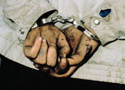 Нефть из трубопровода в Саратовской области воровали врач-реаниматолог, сварщик и охотник на зайцев