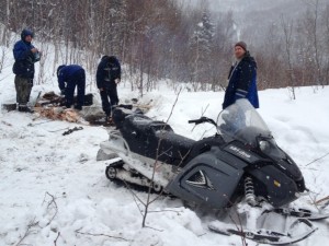 На Сахалине повода ЛЭП на отдельных участках покрылись ледяной «шубой» диаметром около 10 см