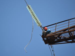 МРСК Юга провела сложные работы для прохода плавучего крана к Каспию