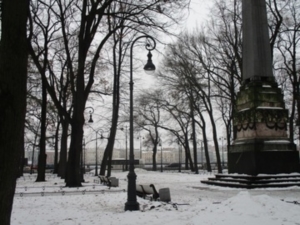 «Ленсвет» установило энергосберегающее освещение на территории Румянцевского сада