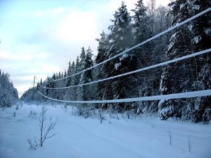 «Карелэнерго» восстанавливает восемь поврежденных снегопадом ВЛ 6-10 кВ в Олонецком районе