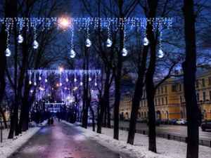 «Ленсвет» подключил более 7 тысяч новогодних гирлянд