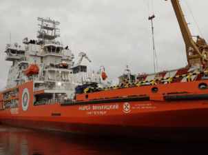 Выборгский судостроительный завод передал «Газпром нефти» ледокольное судно обеспечения «Андрей Вилькицкий»