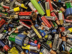 «АтомЭнергоСбыт» продолжит экологическую акцию по сбору батареек в Мурманске