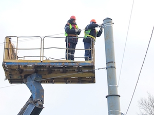 «Ленсвет» обновляет сети наружного освещения на проспекте Обуховской Обороны