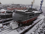 Адмиралтейские верфи спустили на воду ледостойкую платформу «Северный полюс»