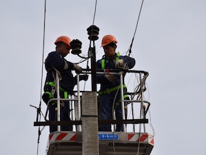 «Крымэнерго» оперативно заменило аварийную опору ЛЭА в городе Саки