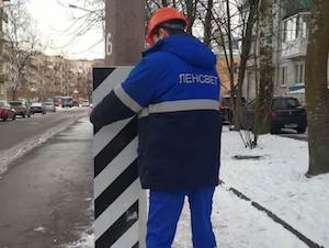 Свыше 5 тысяч опор освещения в Санкт-Петербурге оборудовано предупреждающей вертикальной разметкой