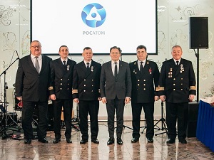 Морякам «Атомфлота» вручены знаки отличия госкорпорации «Росатом»