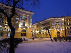 Архитектурный ансамбль площади Ломоносова в Петербурге украсили новые световые проекции