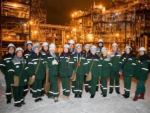 Промышленные туристы впервые увидели ночной «Казаньоргсинтез»