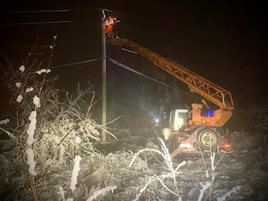 «Россети Юг» восстановили электроснабжение более 50% потребителей, пострадавших от второй волны стихии на Дону