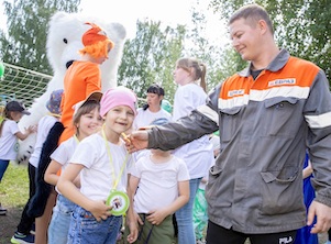 ЕВРАЗ подвел итоги шефской работы в образовательных учреждениях Урала в 2023 году