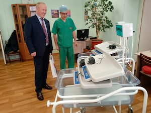 Воткинская ГЭС подарила роддому в Чайковском новое медицинское оборудование