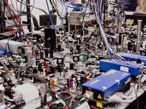 В России появился 72-кубитный квантовый компьютер на атомной платформе