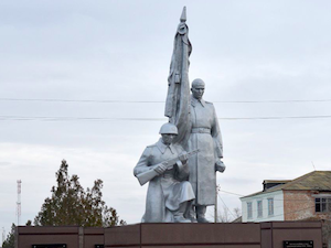 Ростовская АЭС восстановила памятники на местах двух воинских захоронений