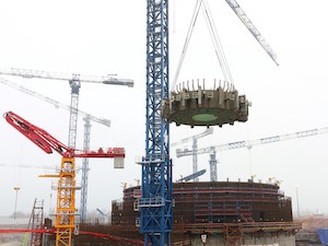 На стройплощадке Ленинградской АЭС-2 установили ферму-консоль «ловушки расплава»