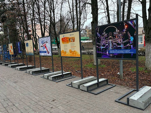 В Курчатове открылась уличная фотовыставка проекта «Атом. Будущее»